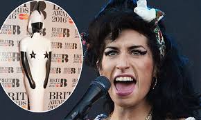 Amy Winehouse recebe postumamente o BRIT Billion Award / Amy Winehouse posthumously receives a BRIT Billion Award