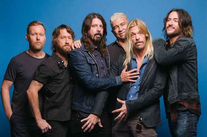 Foo Fighters exigindo vacinas em shows